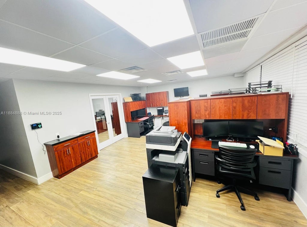 8390 W Flagler St 106, Miami