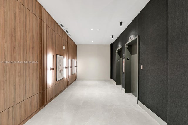 5 of 12 - 800 N Federal Hwy 1201, Hallandale Beach, FL