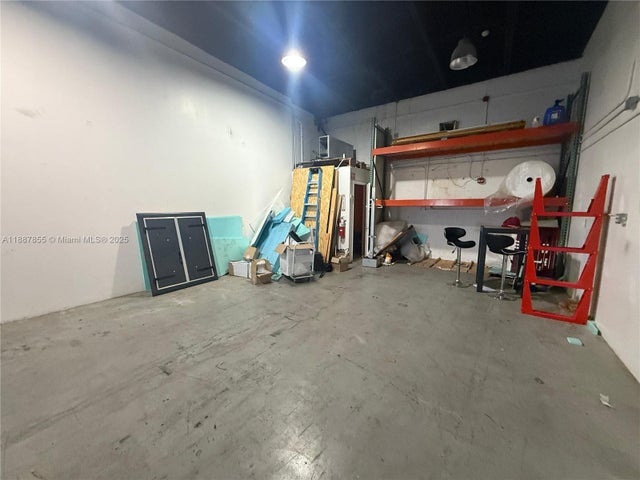 4 of 7 - 4008 N 30th Ave, Hollywood, FL