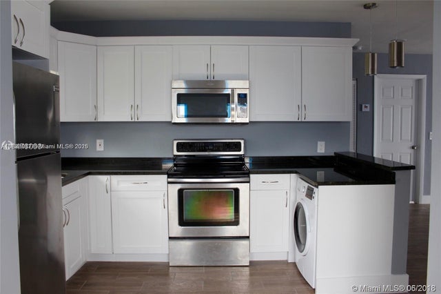 4 of 6 - 107 W Pembroke Rd, Hallandale Beach, FL