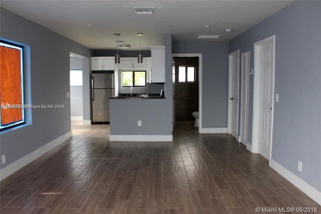 5 of 6 - 107 W Pembroke Rd, Hallandale Beach, FL