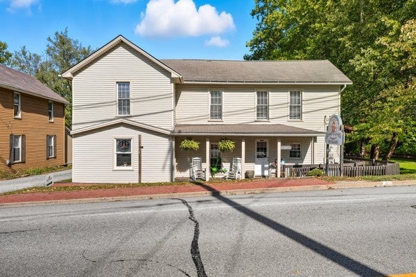 300 Main Street, Volant Boro