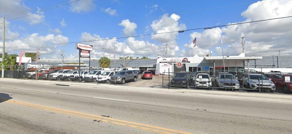 3325 Nw 36th St, Miami
