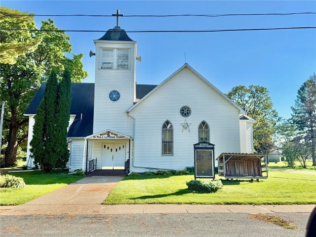 324 Oak Street, Fairchild