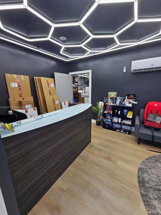 Photo of Listing #A11897310