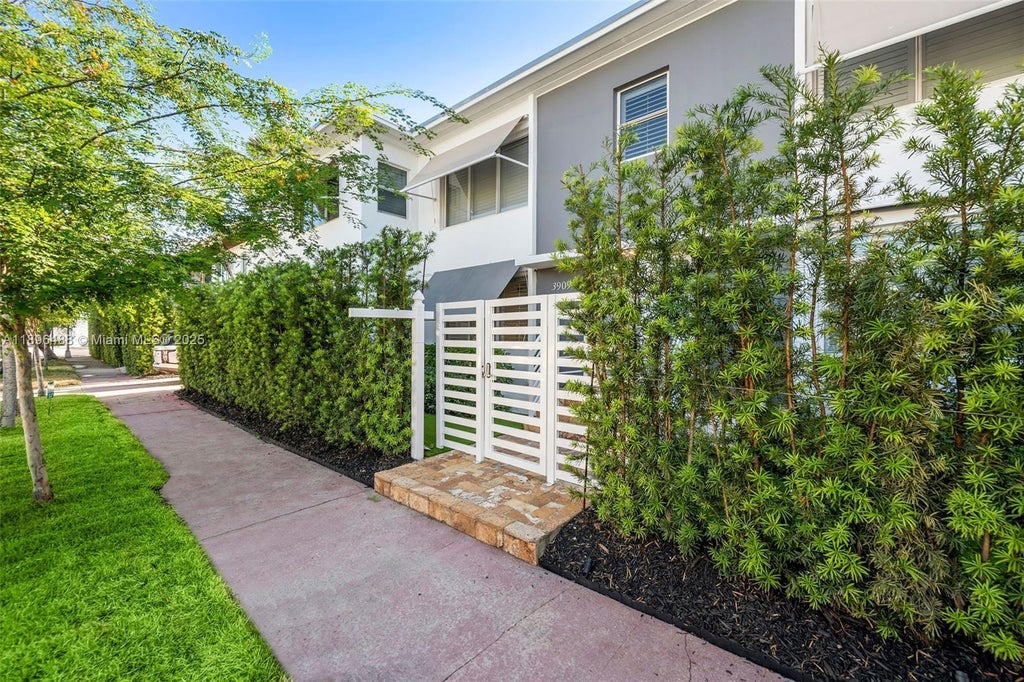 3909 Garden Ave, Miami Beach