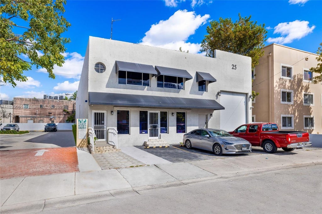 25 E 4th St, Hialeah