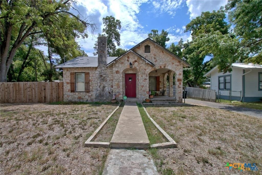 320 E Faust, New Braunfels