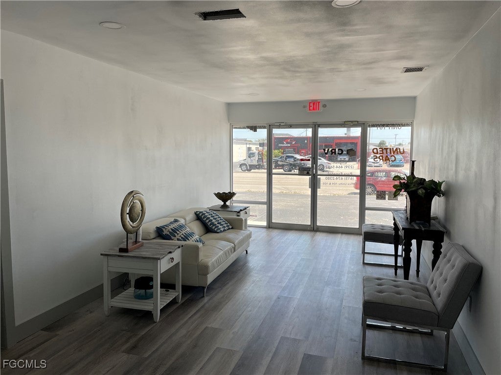 944 Country Club Blvd, Cape Coral