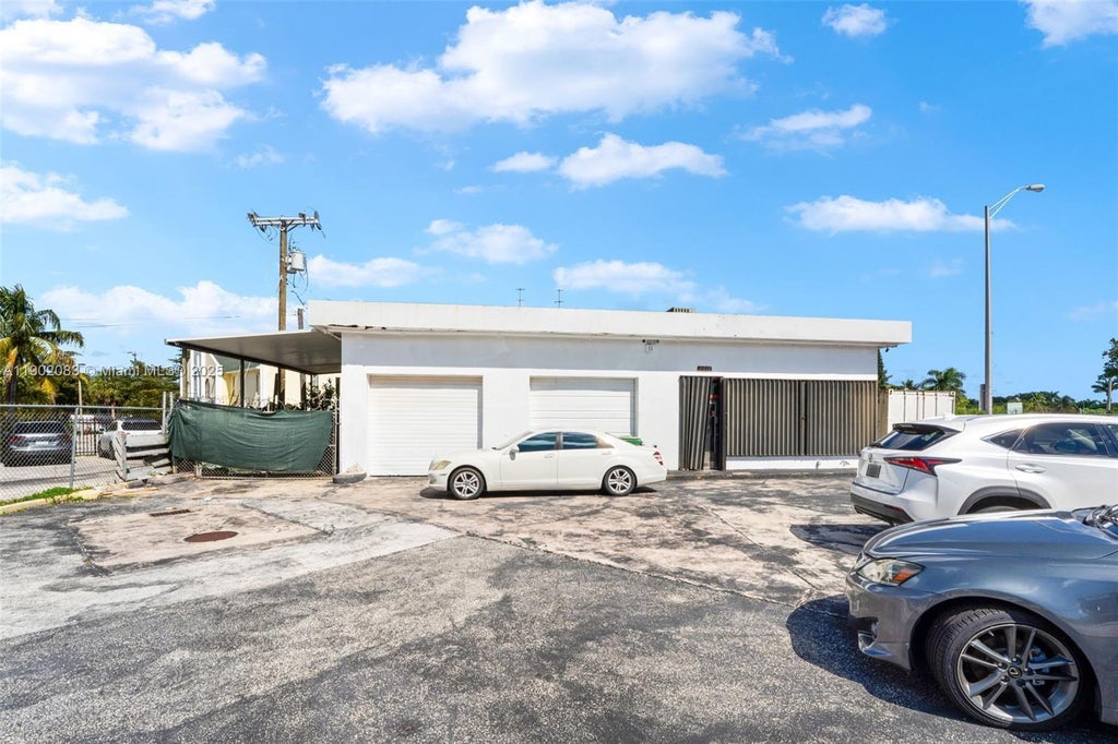 11815 Ne 2nd Ave, Miami