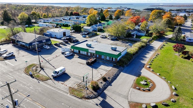 1627 West Main Road Rd, Portsmouth