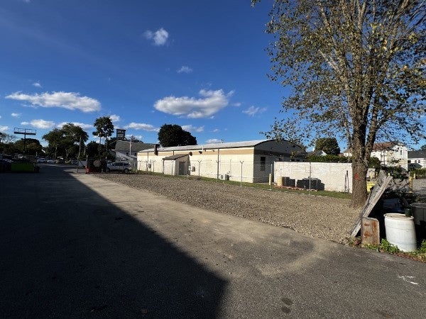 51 Cole St # 1r, Warren