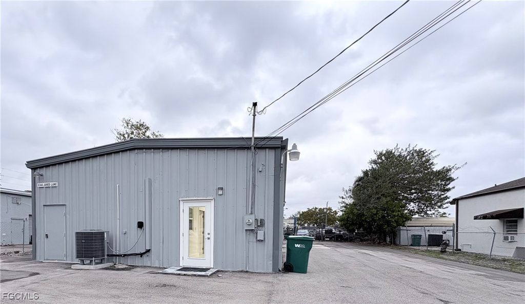 6344 Janes Ln, Naples