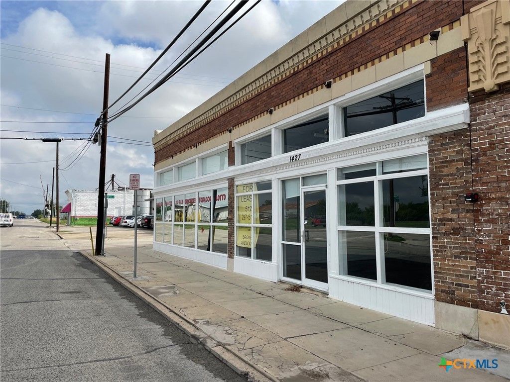 1427 N Austin Street, Seguin