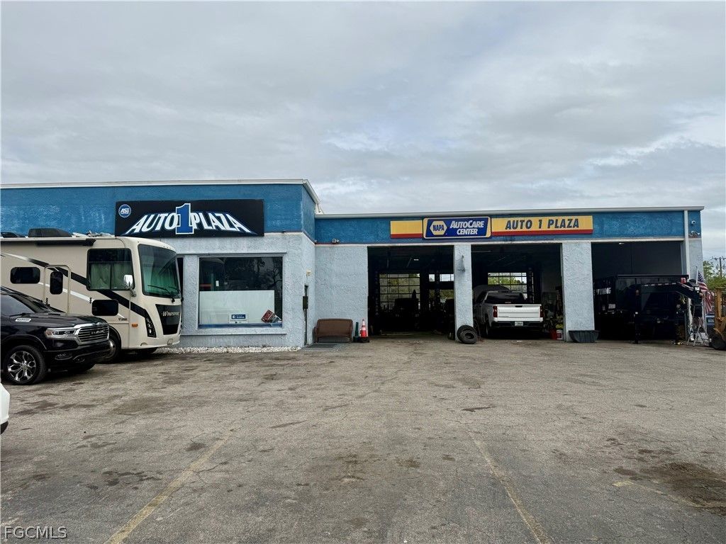 3045 Fowler St, FORT MYERS