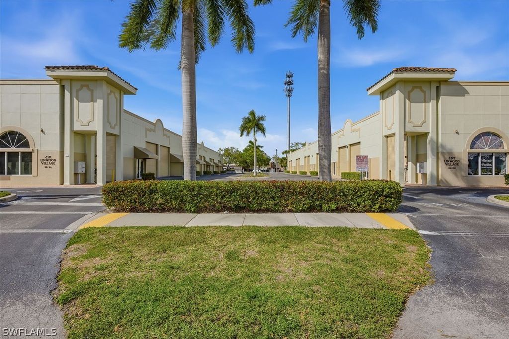 2371 Linwood Ave 104, Naples