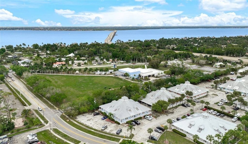 1361 Royal Palm Square Blvd 1, Fort Myers