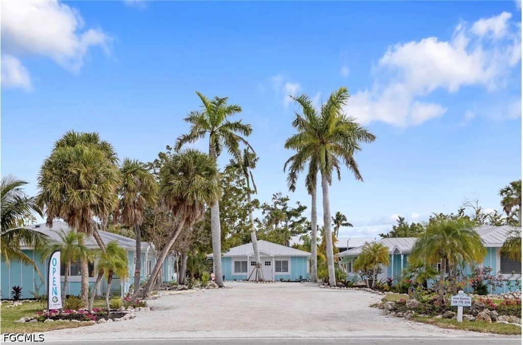 706 Donax St, SANIBEL