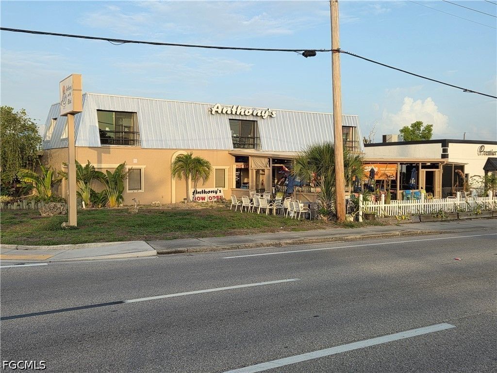 1303 Del Prado Blvd S, Cape Coral