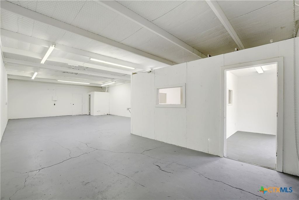 1419 Fleming Drive Warehouse 5, Seguin
