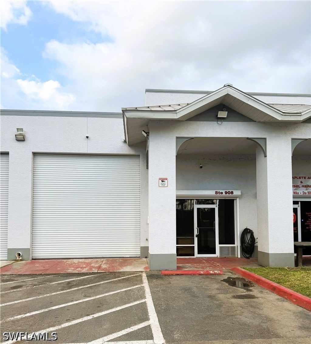 3945 Tollhouse Dr 908, Naples