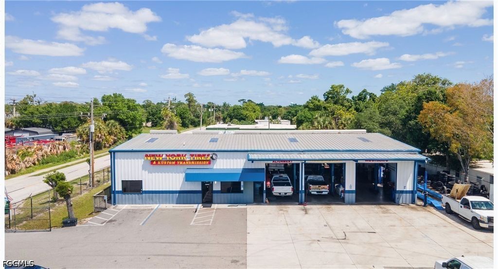 236 Pondella Rd, North Fort Myers