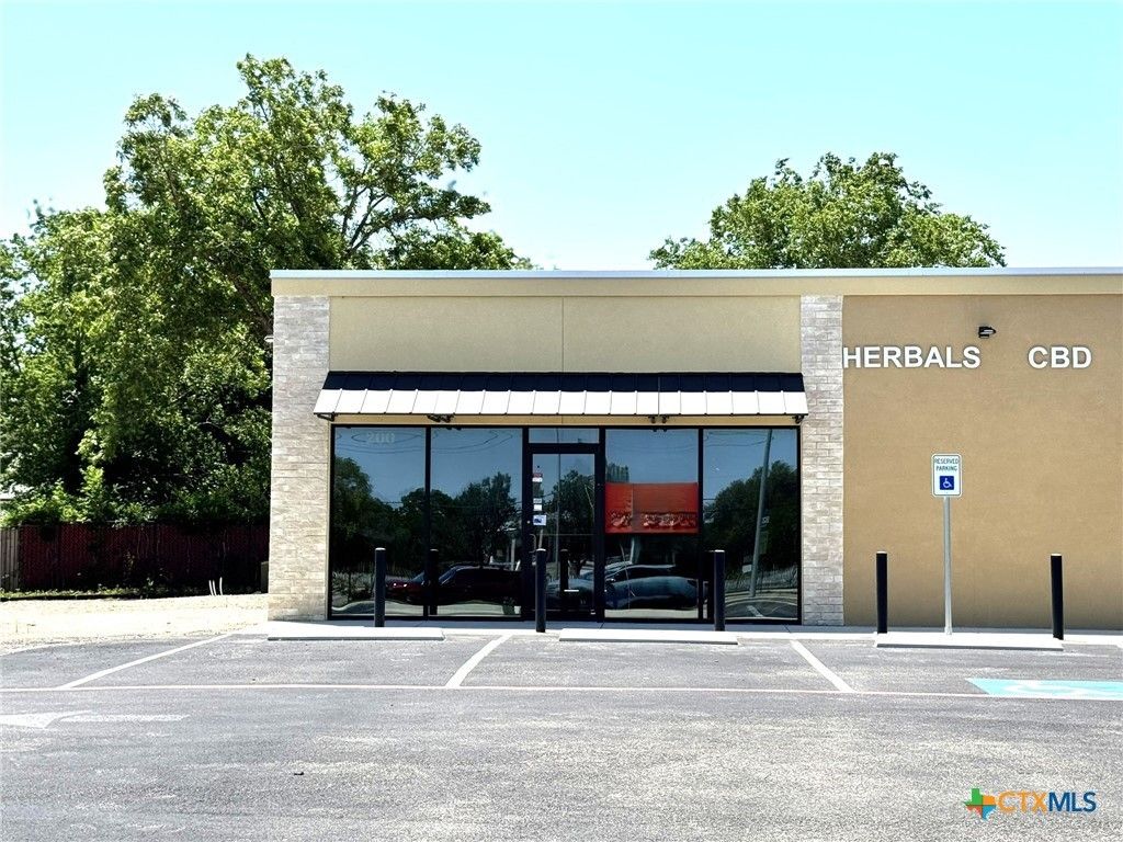 637 W Court Street 200, Seguin