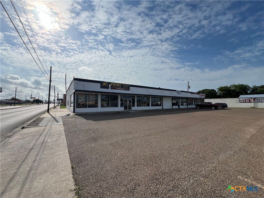 701-705 E Rio Grande Street, Victoria
