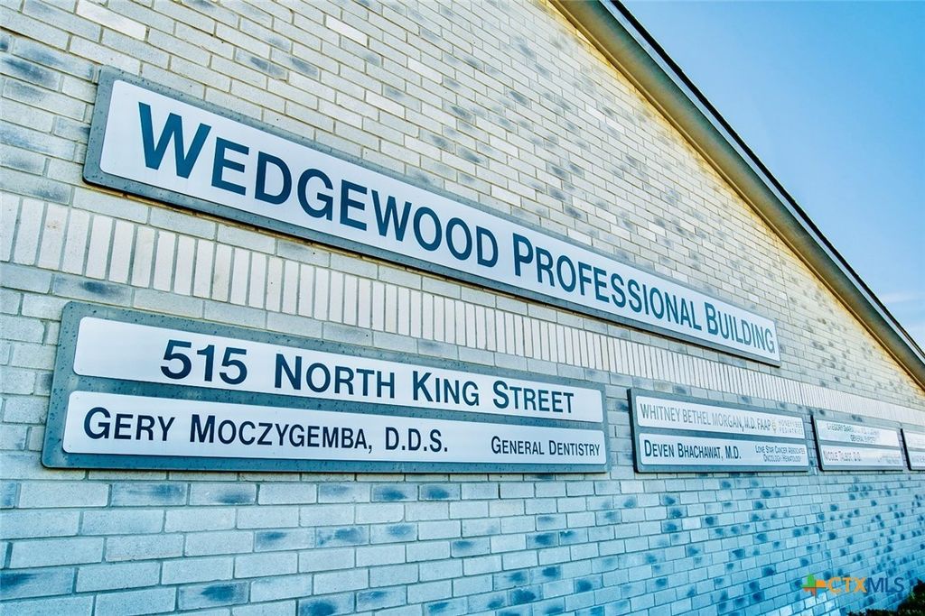 515 N King Street 108, Seguin