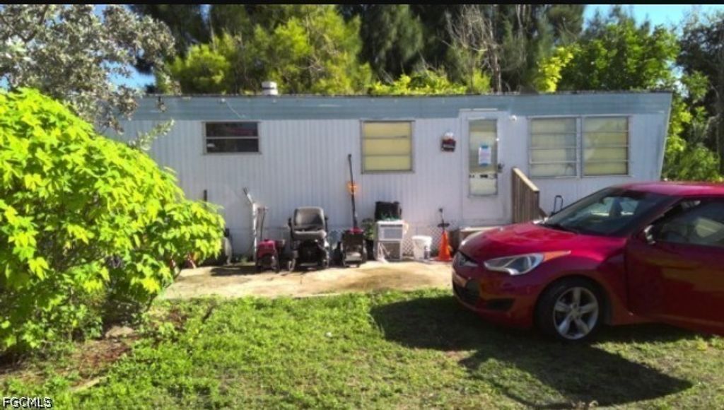 1511 Laurel Dr, North Fort Myers