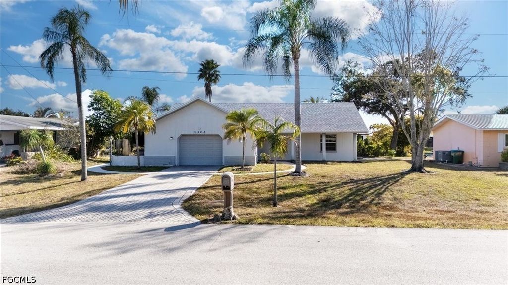 2304 Ne 23rd Pl, CAPE CORAL