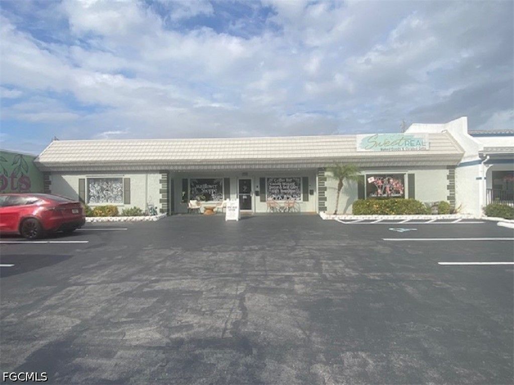 1615 Se 47th Ter, Cape Coral