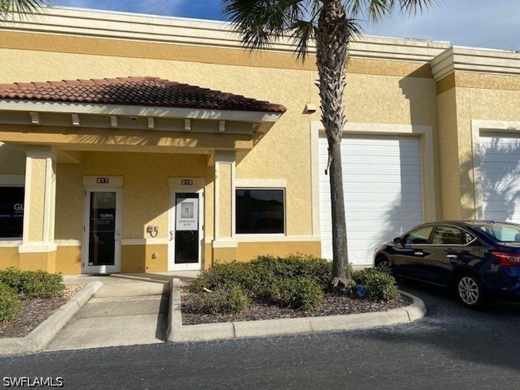 3425 Radio Rd 214, Naples