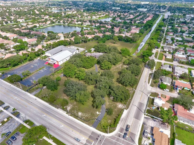 1 of 25 - 7227 Taft St, Pembroke Pines, FL