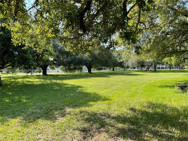 2 of 25 - 7227 Taft St, Pembroke Pines, FL