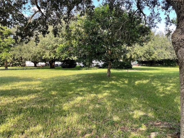 3 of 25 - 7227 Taft St, Pembroke Pines, FL
