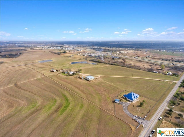 335 & 725 Pioneer Road, Seguin