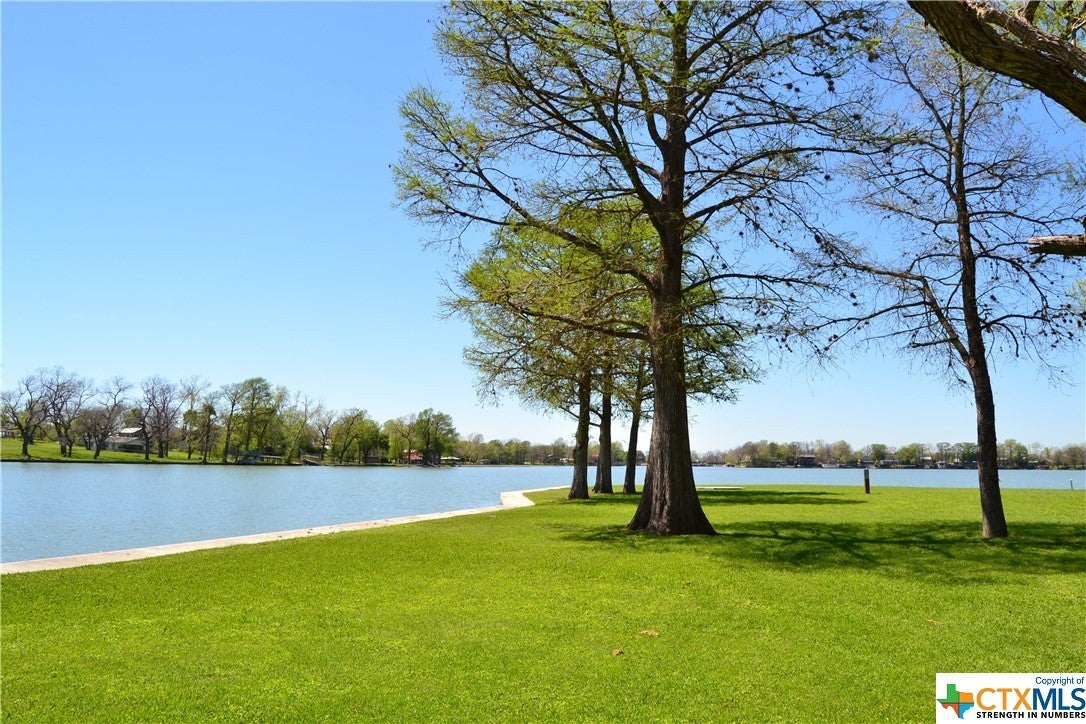 104 Cypress Cove on Lake McQueeney in McQueeney MLS® 478001 Listed