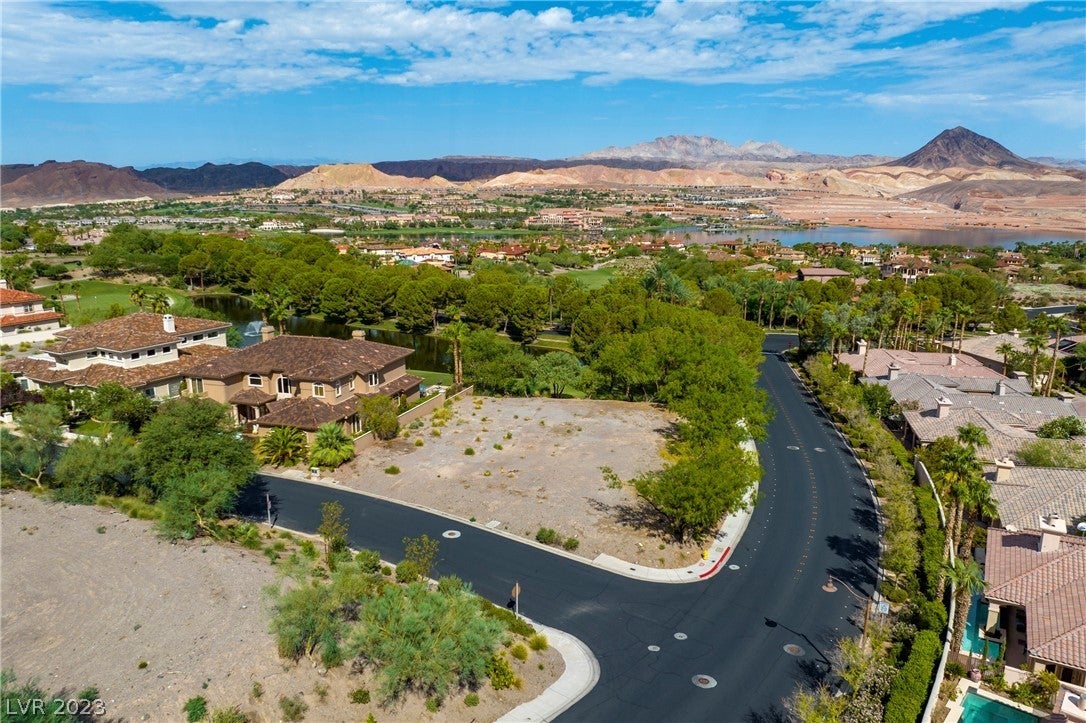 Del Webb Las Vegas offers luxury living in stunning desert lake oasis