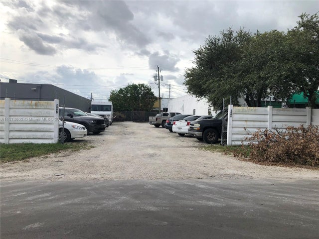 1 of 4 - Grant St, Hollywood, FL