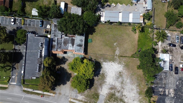2 of 9 - 5701 W Hallandale Beach Blvd, West Park, FL