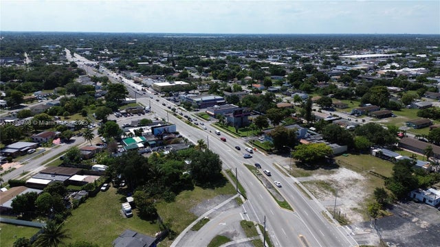 5 of 9 - 5701 W Hallandale Beach Blvd, West Park, FL