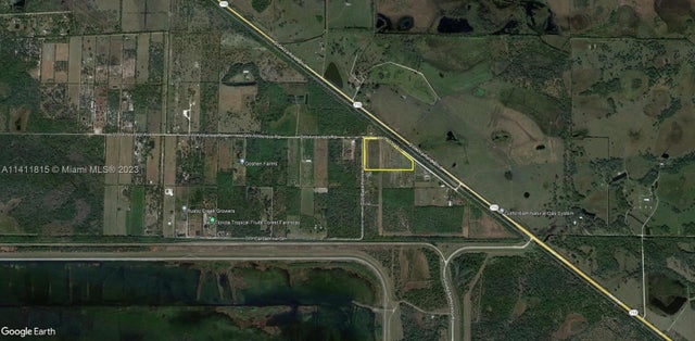 2 of 3 - 10500 Sw Amaryllis Ave, Indian Town, FL