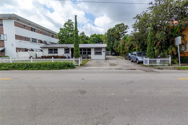 4 of 13 - 2242 Monroe St, Hollywood, FL
