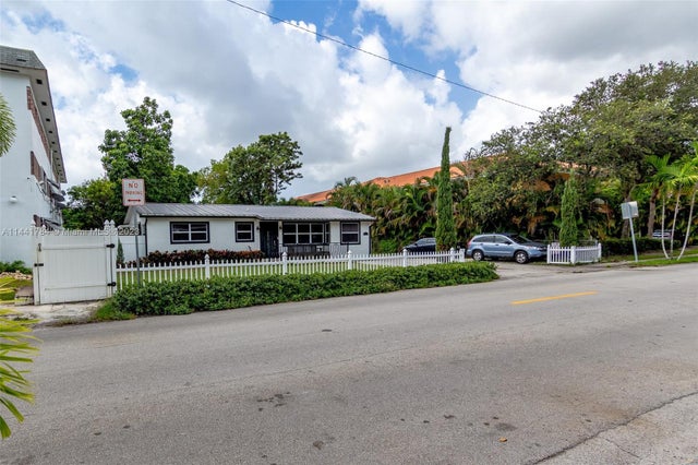 5 of 13 - 2242 Monroe St, Hollywood, FL