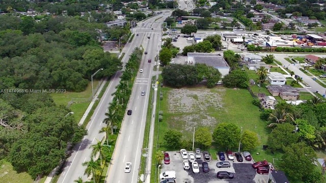 3 of 6 - 5421 W Hallandale Beach Blvd, West Park, FL