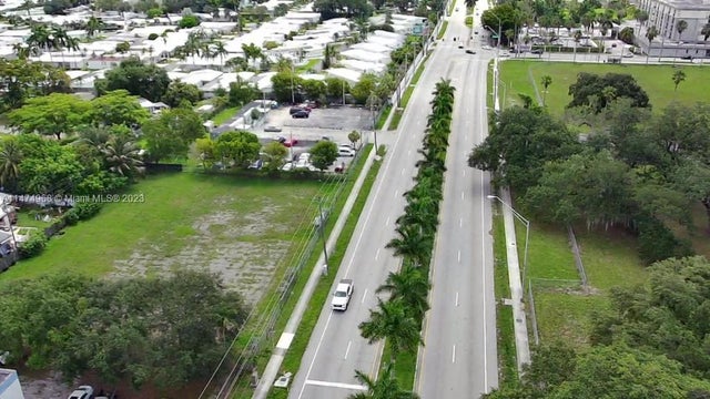 4 of 6 - 5421 W Hallandale Beach Blvd, West Park, FL