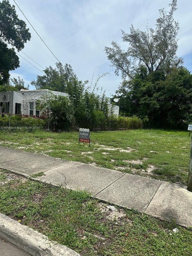 2 of 4 - 3508 Greenwood Ave, West Palm Beach, FL