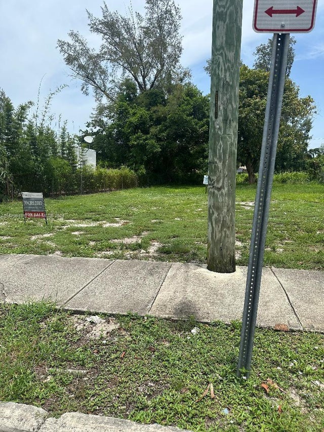 4 of 4 - 3508 Greenwood Ave, West Palm Beach, FL
