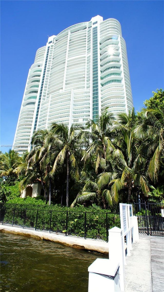 3 of 4 - 1643 Brickell Slip #5, Miami, FL